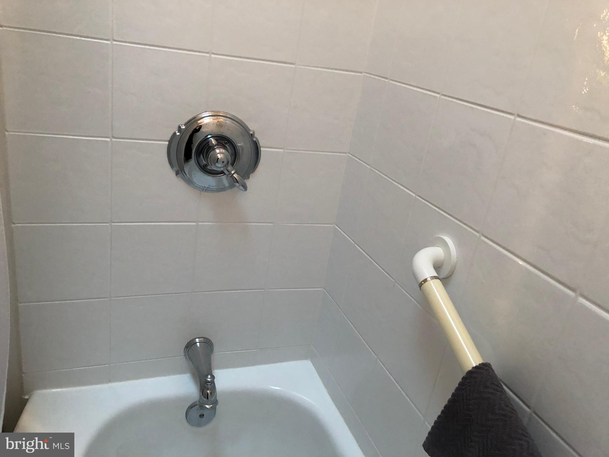 3648 Salina Road Philadelphia, PA 19154 - Photo 27 of 36 BathFitter Tub and Walls