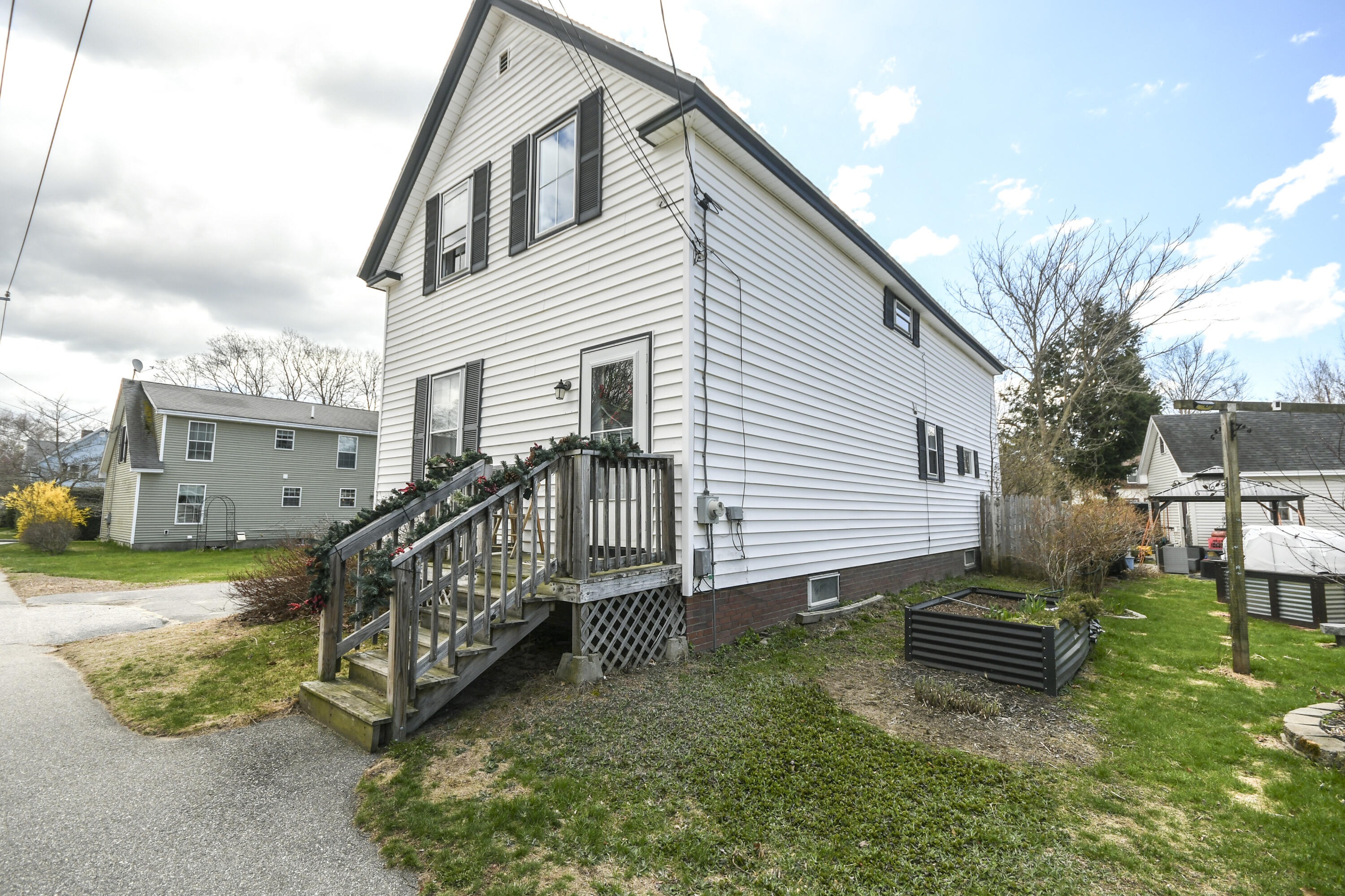 40 East Valentine Street Westbrook, ME 04092 - Photo 3 of 20 4