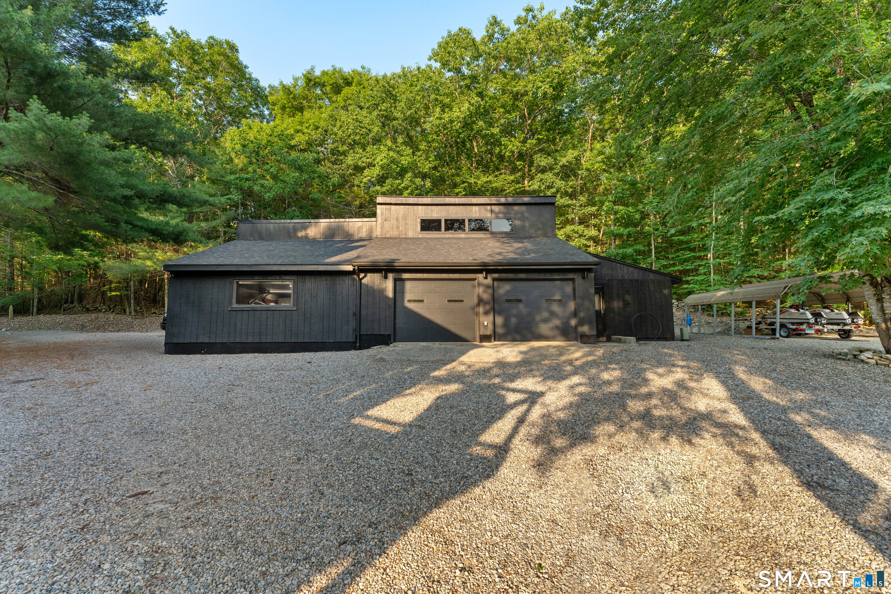 564 Hubbard Road Killingly, CT 06239 - Photo 4 of 40