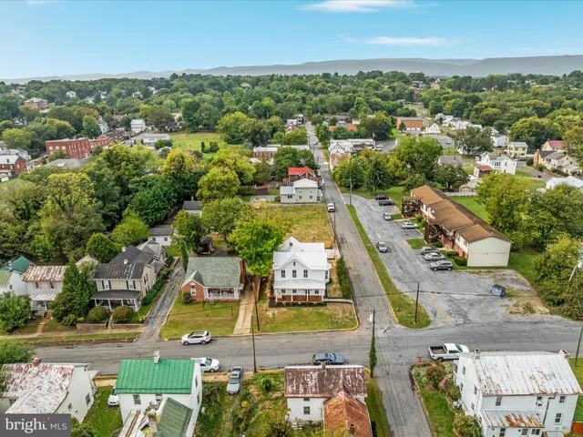 $484,000 | 239 North Church Street, Woodstock, VA 22664