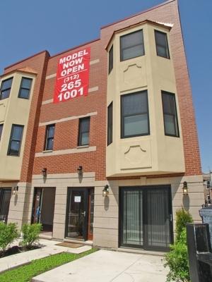 2340 West Adams Street, Unit 31 Chicago, IL 60612 - Photo 1 of 1 a front view of a building