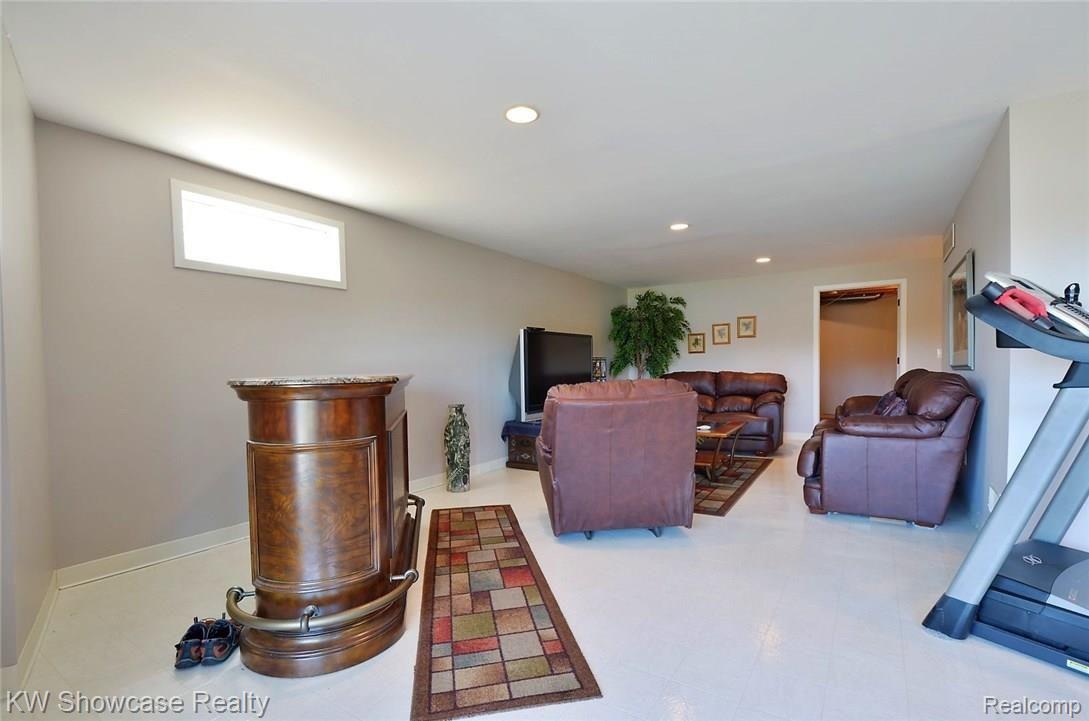 3500 Lexington Road Waterford, MI 48328 - Photo 18 of 33 3500 Lexington Road34.JPG