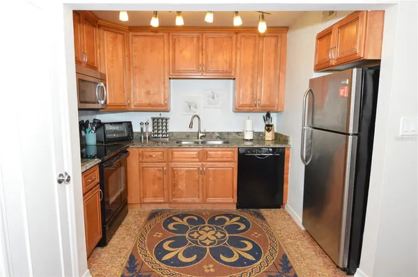 $2,500 | 213 Sea Horse Drive Southeast, Unit B, St. Petersburg, FL 33705