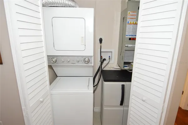 $2,500 | 213 Sea Horse Drive Southeast, Unit B, St. Petersburg, FL 33705