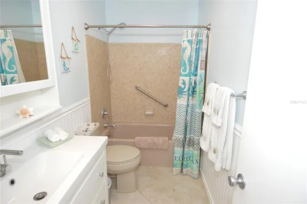 $2,500 | 213 Sea Horse Drive Southeast, Unit B, St. Petersburg, FL 33705