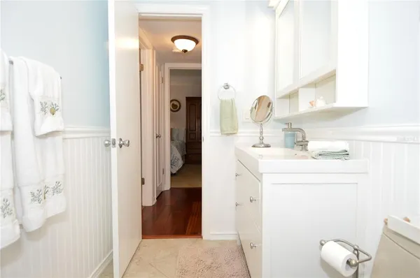 $2,500 | 213 Sea Horse Drive Southeast, Unit B, St. Petersburg, FL 33705