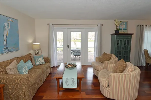 $2,500 | 213 Sea Horse Drive Southeast, Unit B, St. Petersburg, FL 33705