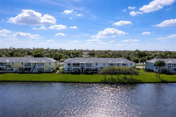 $2,500 | 213 Sea Horse Drive Southeast, Unit B, St. Petersburg, FL 33705