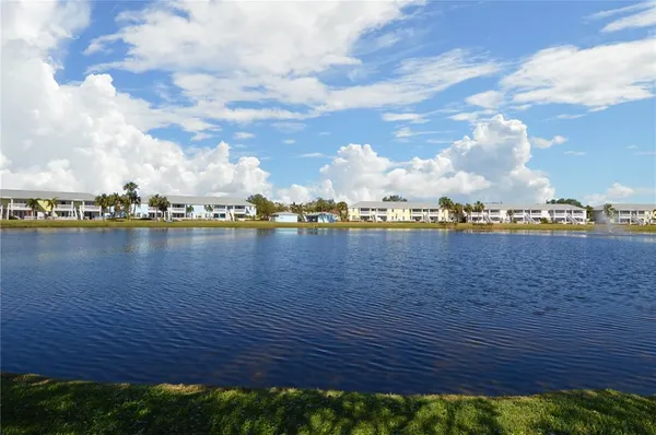 $2,500 | 213 Sea Horse Drive Southeast, Unit B, St. Petersburg, FL 33705