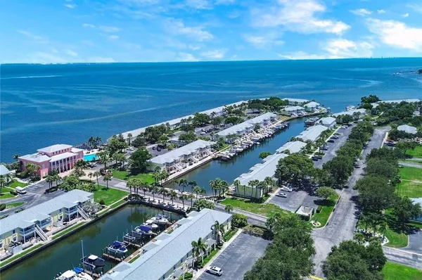 $2,500 | 213 Sea Horse Drive Southeast, Unit B, St. Petersburg, FL 33705