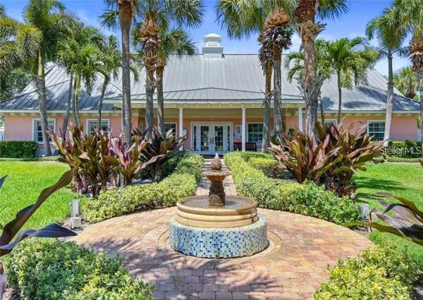 $2,500 | 213 Sea Horse Drive Southeast, Unit B, St. Petersburg, FL 33705