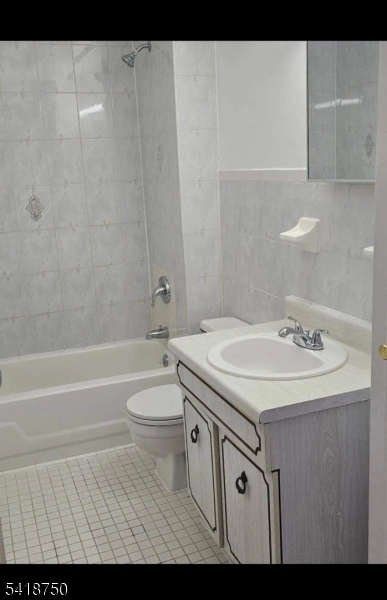 131 Park East Rutherford Nj 07073 East Rutherford, NJ 07073 - Photo 4 of 6