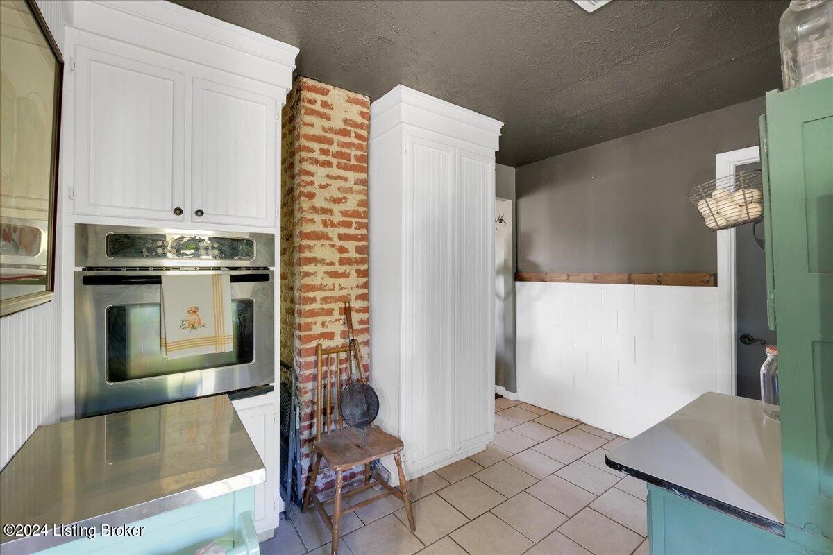 4881 Gest Road Pleasureville, KY 40057 - Photo 8 of 39 Oven 1 of 2
