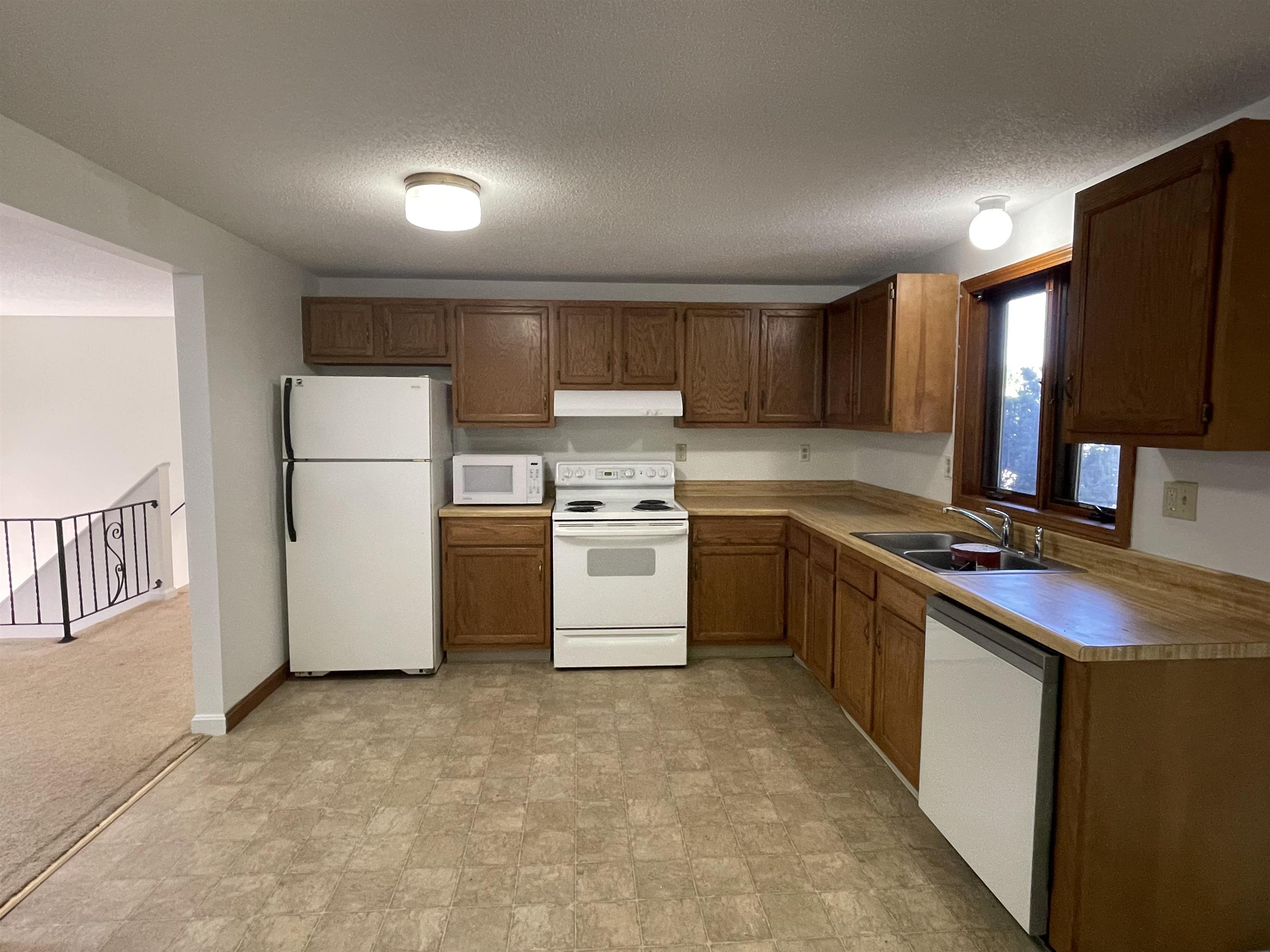 43 Derryfield Road, Unit R Derry, NH 03038 - Photo 8 of 15