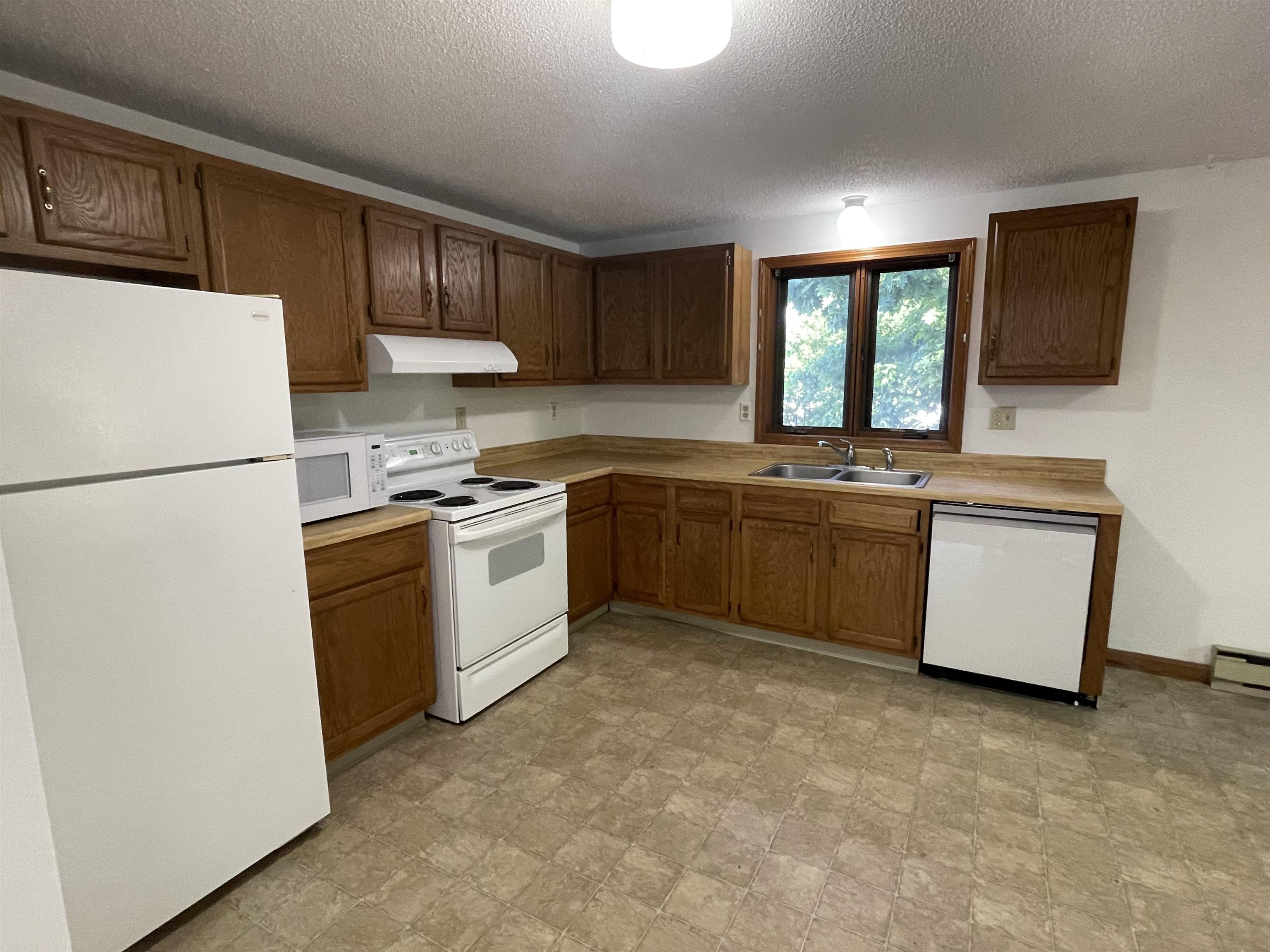 43 Derryfield Road, Unit R Derry, NH 03038 - Photo 9 of 15