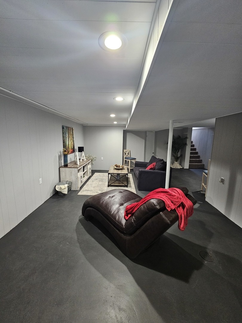 220 South Walnut Street Sycamore, IL 60178 - Photo 11 of 13 a living room with furniture a flat screen tv and a mirror