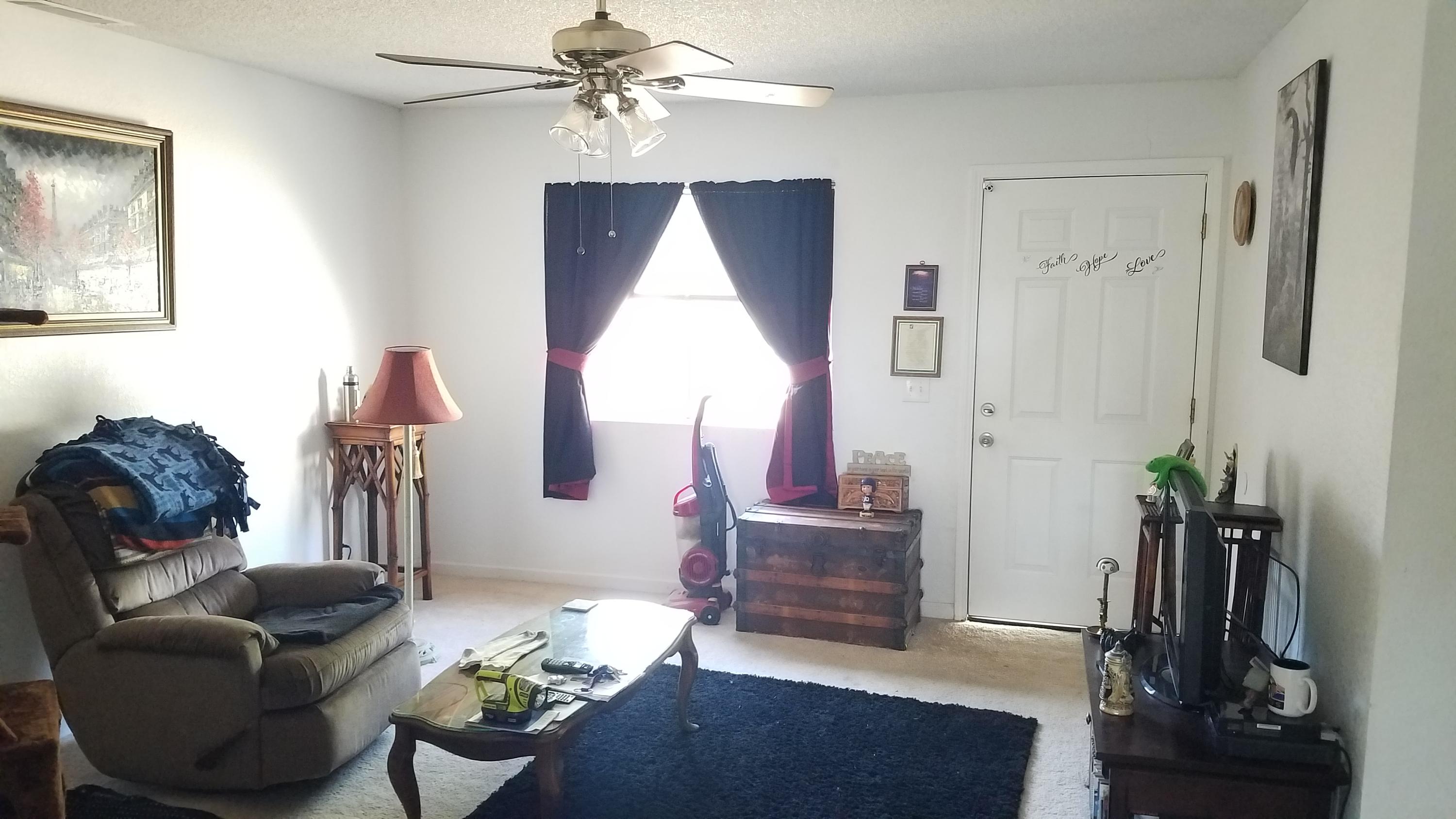 1179 Beltline Road Redding, CA 96003 - Photo 8 of 15 Living room 1