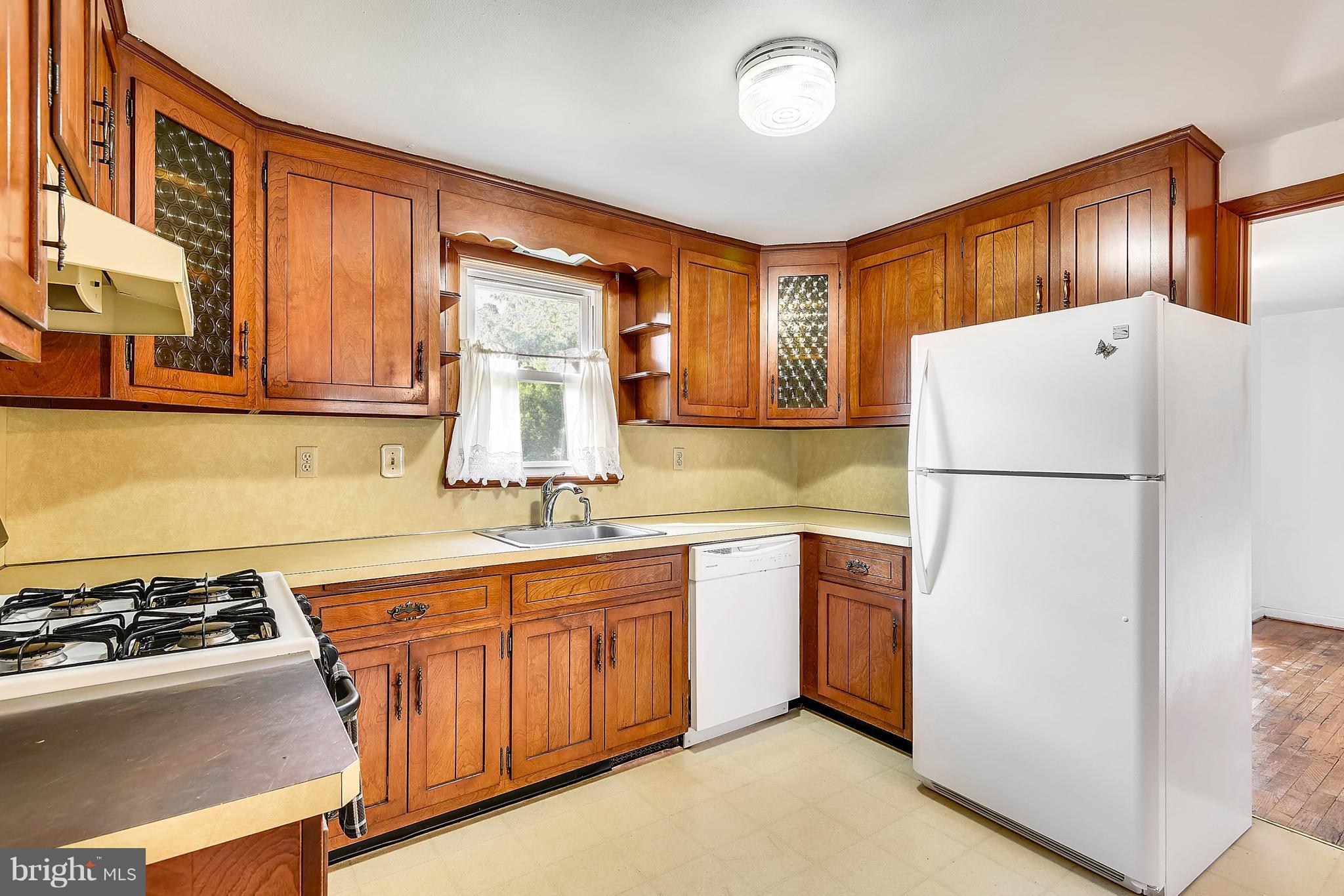 12030 Middlebrook Road Germantown, MD 20874 - Photo 5 of 20 Kitchen