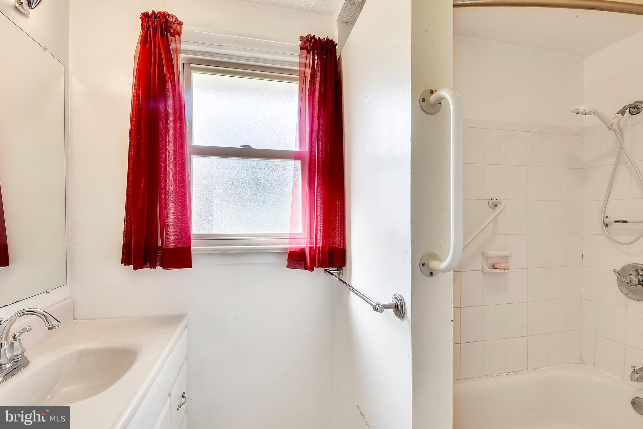 12030 Middlebrook Road Germantown, MD 20874 - Photo 10 of 20 Bath (Master)