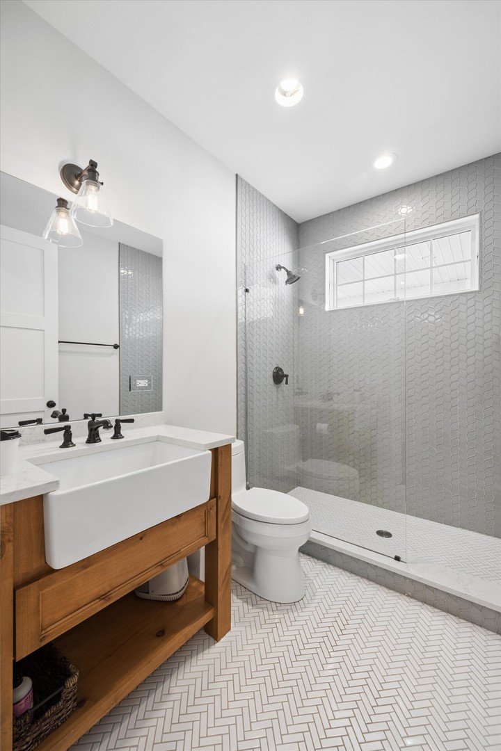 16W185 89th Street Burr Ridge, IL 60527 - Photo 17 of 44 a bathroom with a sink a toilet and shower