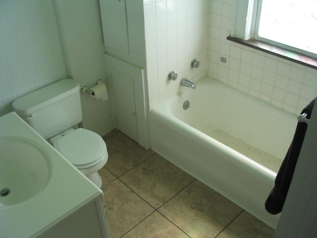 1524 Terrace Road Southwest Roanoke, VA 24015 - Photo 15 of 21 Second Level Full Bath