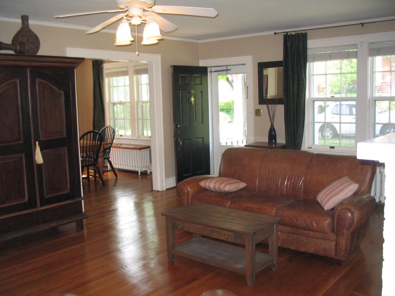 1524 Terrace Road Southwest Roanoke, VA 24015 - Photo 8 of 21 Living Room (photo 3)