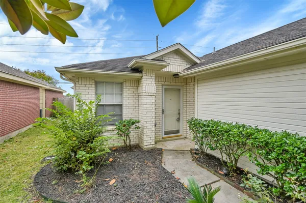 $1,950 | 12411 Westwold Drive, Tomball, TX 77377