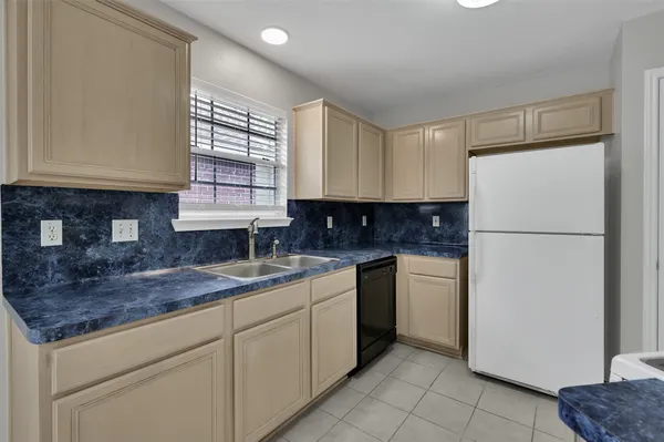 $1,950 | 12411 Westwold Drive, Tomball, TX 77377
