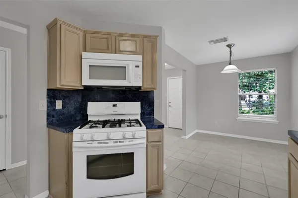 $1,950 | 12411 Westwold Drive, Tomball, TX 77377