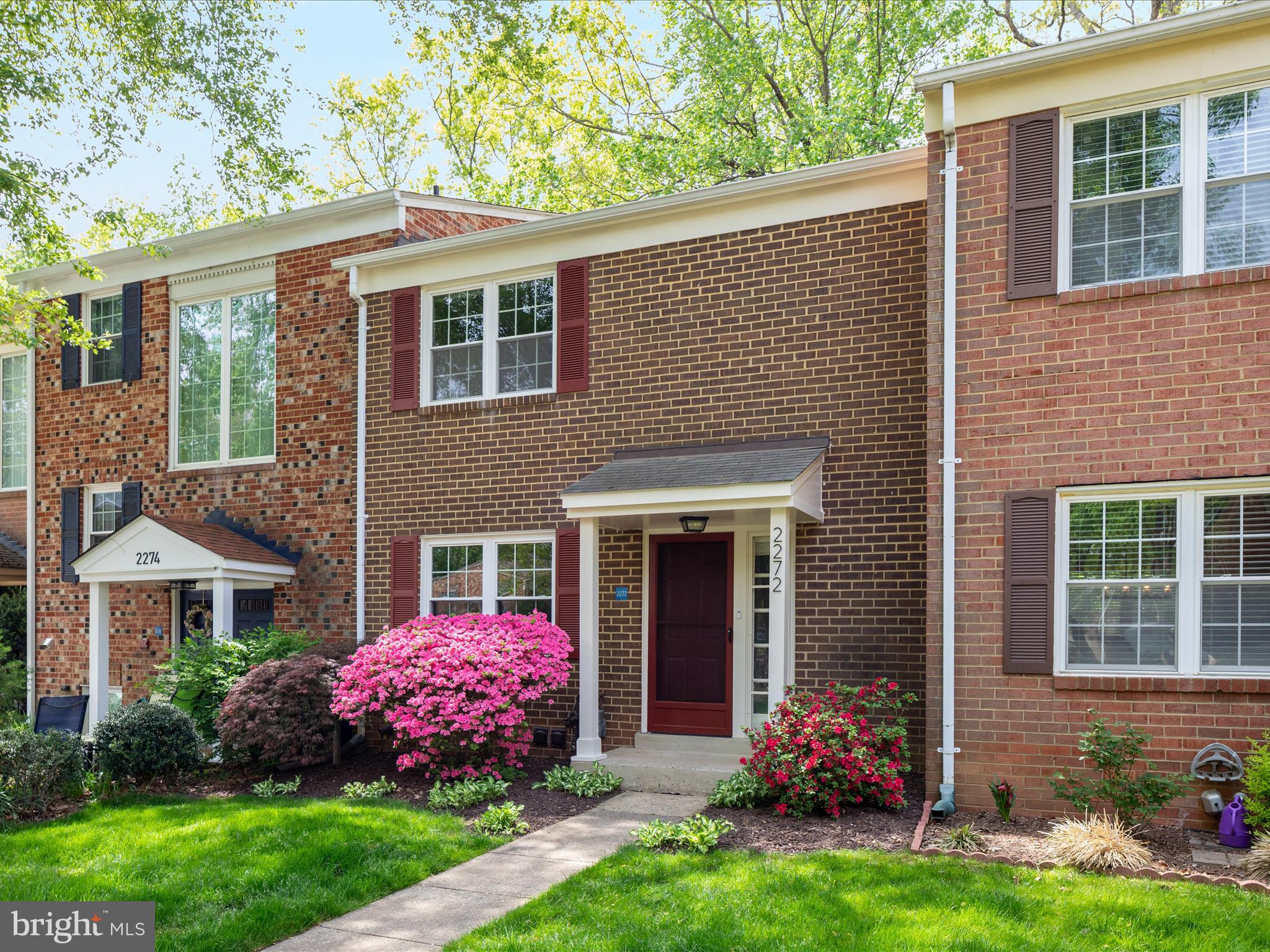 2272 Gunsmith Square Reston, VA 20191 - Photo 60 of 63 a front view of a house with garden