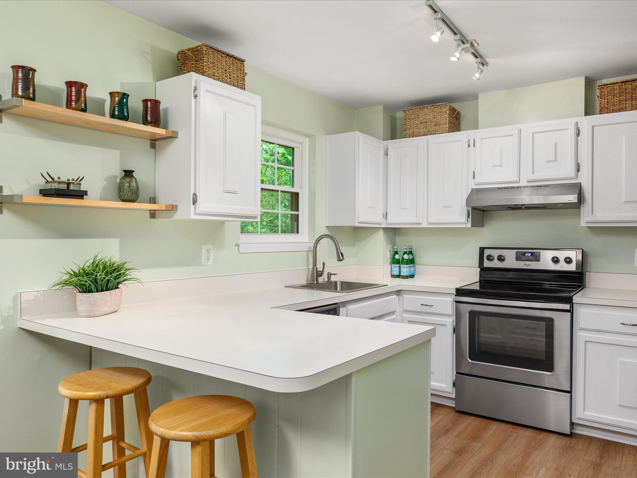 2272 Gunsmith Square Reston, VA 20191 - Photo 9 of 63 a kitchen with stainless steel appliances a stove a sink and a refrigerator