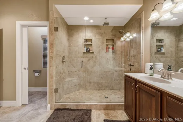 $1,425,000 | 1167 Beacon Pointe Circle, Lake Ozark, MO 65049