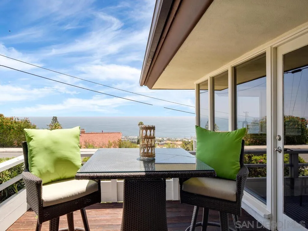 1010 La Jolla Rancho Road La Jolla, CA 92037 - Photo 12 of 35 a view of a outdoor seating area