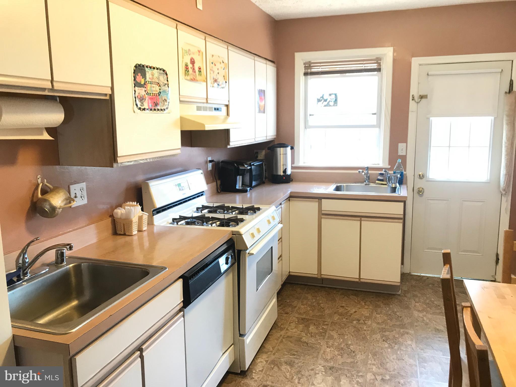 3821 Labyrinth Road Baltimore, MD 21215 - Photo 12 of 16