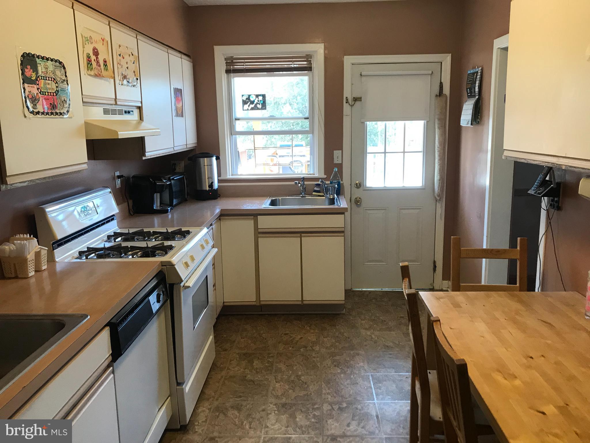 3821 Labyrinth Road Baltimore, MD 21215 - Photo 7 of 16