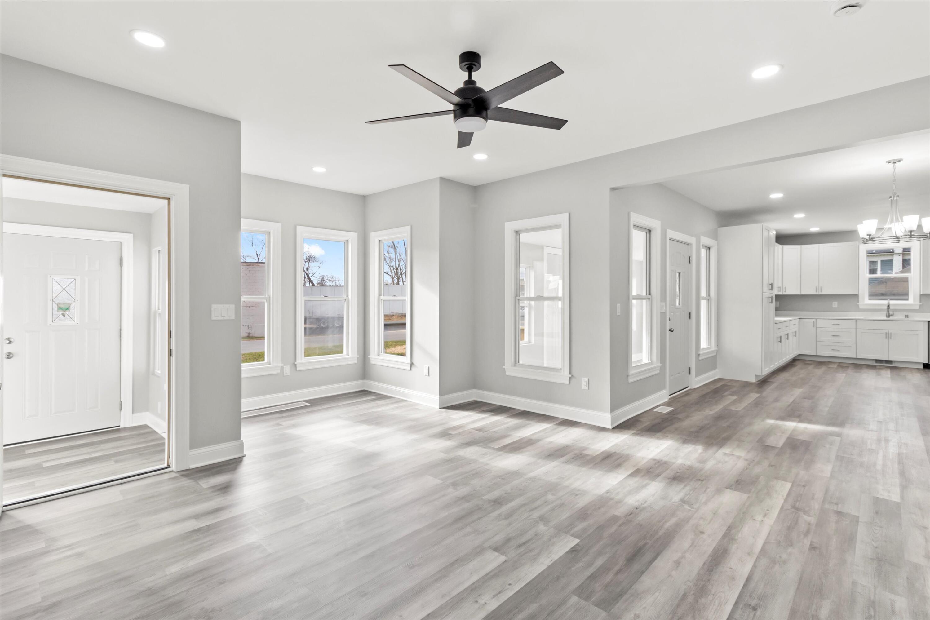 144 Seymour Street Sharon, WI 53585 - Photo 11 of 48 10-IMG_6818