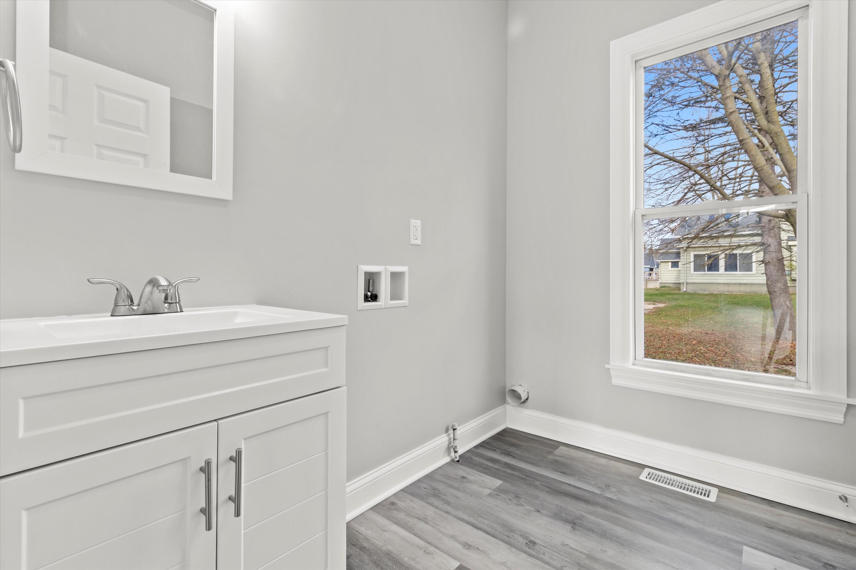 144 Seymour Street Sharon, WI 53585 - Photo 23 of 48 28-IMG_6908