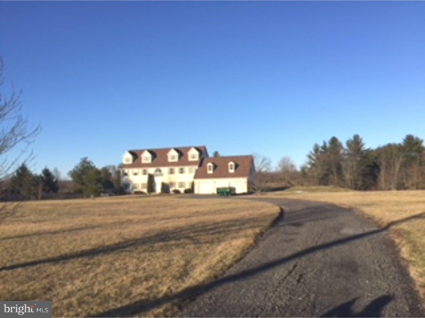 905 Elephant Road Perkasie, PA 18944 - Photo 2 of 25 Driveway