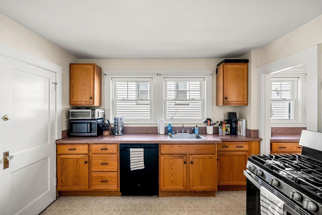 83-85 Cresthill Road Boston, MA 02135 - Photo 10 of 42