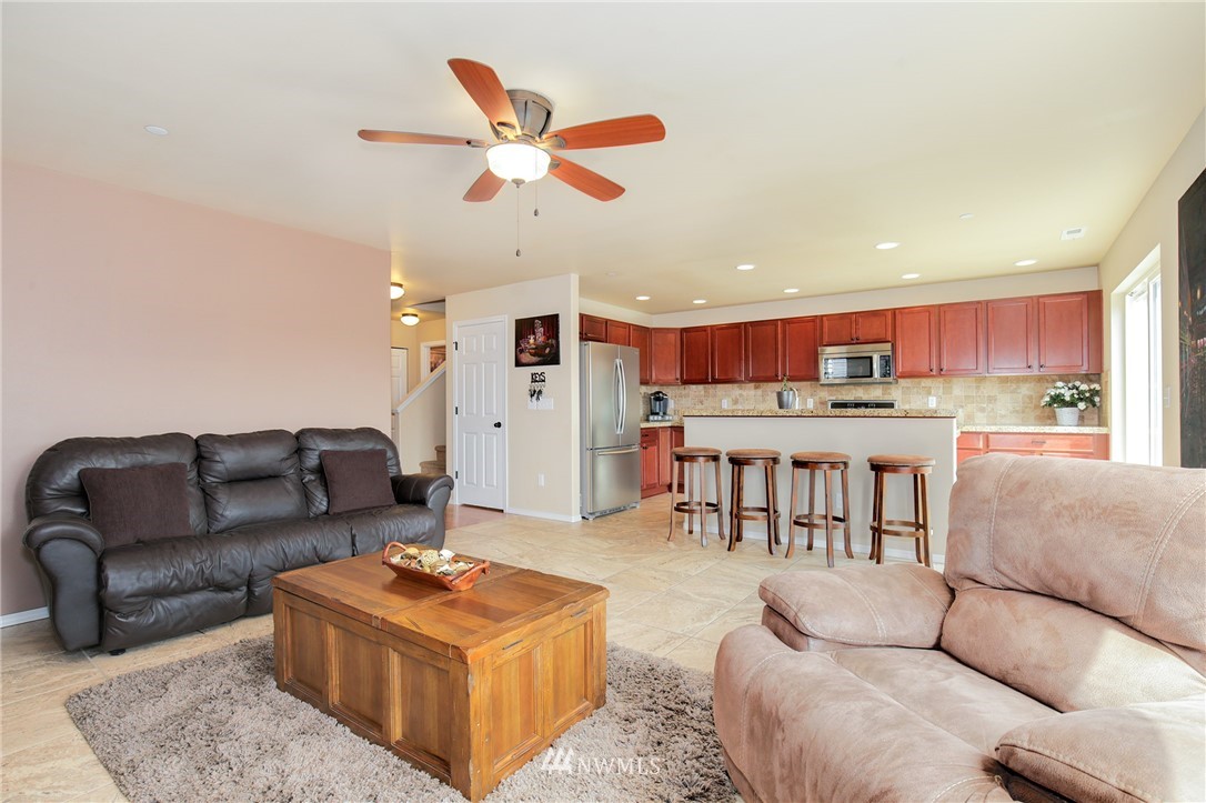 1159 Swan Loop DuPont, WA 98327 - Photo 11 of 25 Gallery Image 11