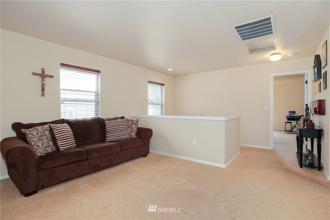 1159 Swan Loop DuPont, WA 98327 - Photo 13 of 25 Gallery Image 13
