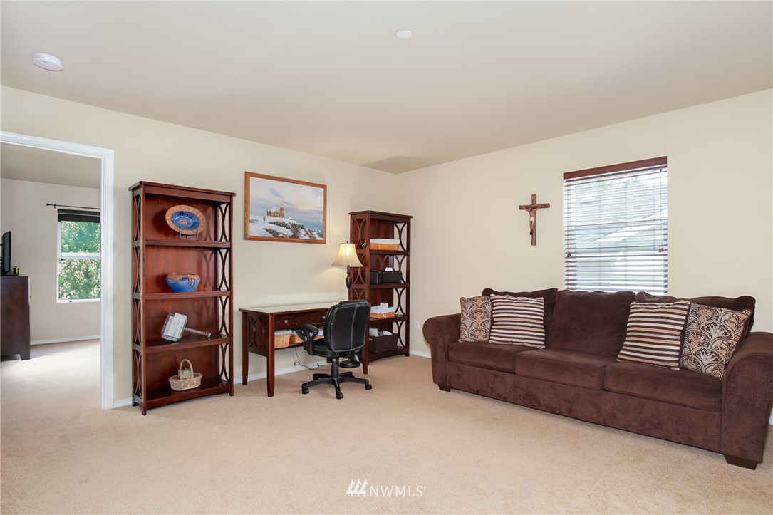 1159 Swan Loop DuPont, WA 98327 - Photo 14 of 25 Gallery Image 14