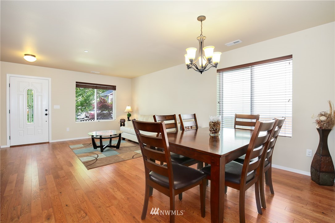 1159 Swan Loop DuPont, WA 98327 - Photo 4 of 25 Gallery Image 4