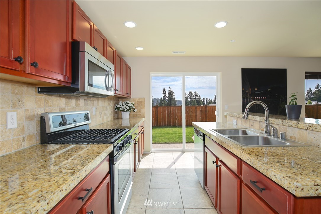 1159 Swan Loop DuPont, WA 98327 - Photo 7 of 25 Gallery Image 7