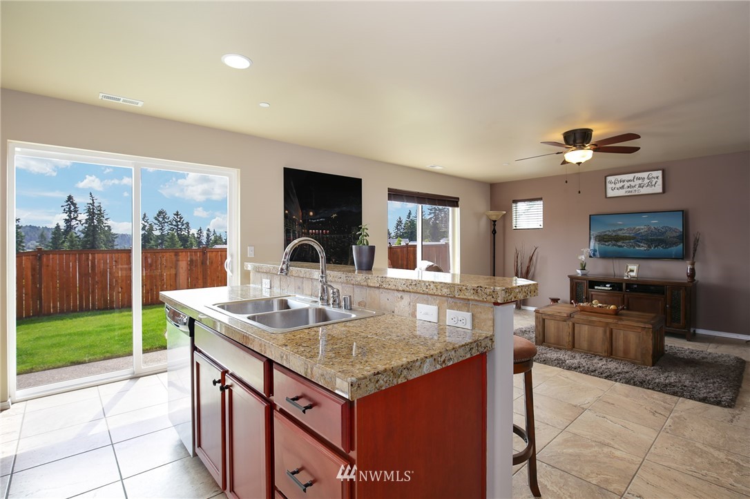 1159 Swan Loop DuPont, WA 98327 - Photo 8 of 25 Gallery Image 8