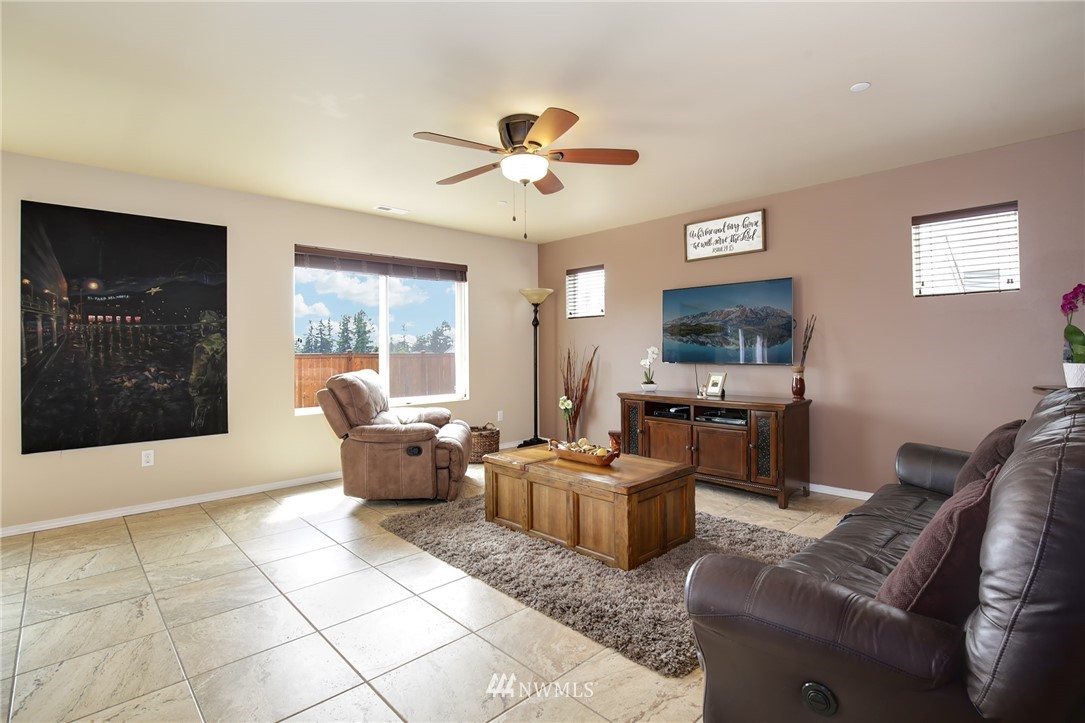 1159 Swan Loop DuPont, WA 98327 - Photo 10 of 25 Gallery Image 10