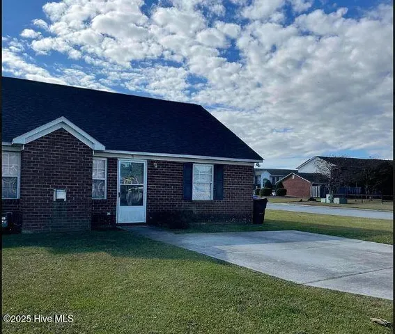 $950 | 3213 Parkway Court, Greenville, NC 27834