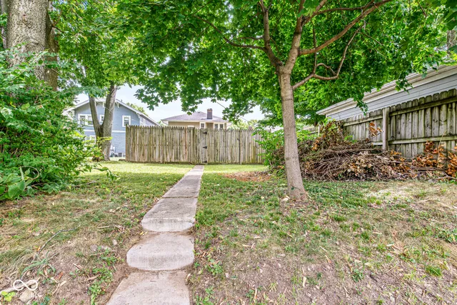 $1,750 | 4248 Carrollton Avenue, Indianapolis, IN 46205