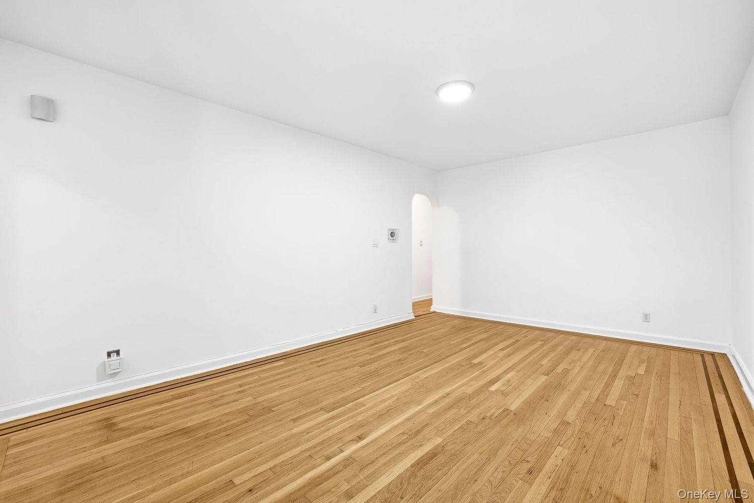 4223 Digney Avenue Bronx, NY 10466 - Photo 11 of 39