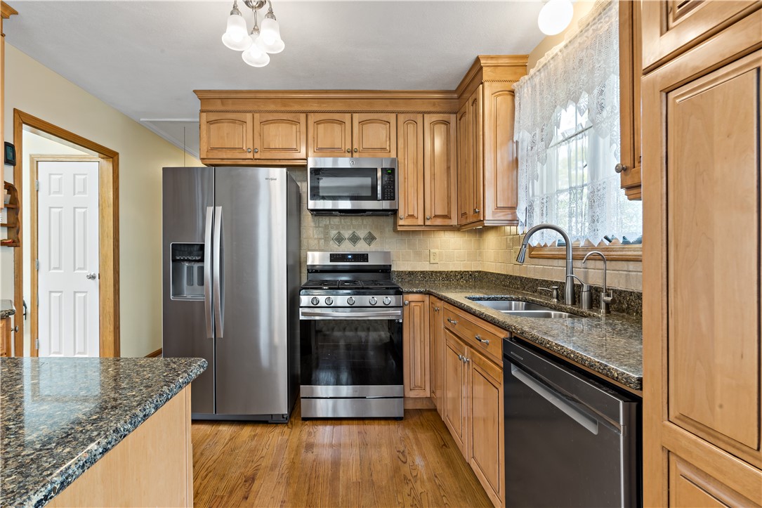 825 Middlebridge Road South Kingstown, RI 02879 - Photo 11 of 49